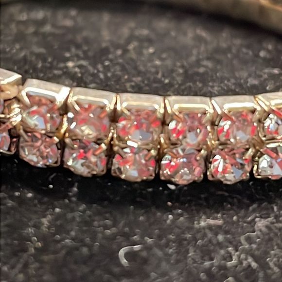 1990s-8” silver tone stackable stretch bracelet w/56 prong set Austrian crystals - Picture 6 of 8
